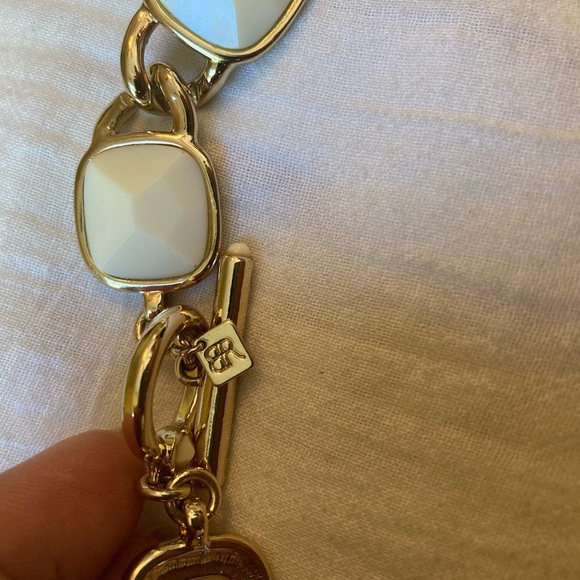 Banana‎ Republic Cream Colored Statement Necklace Toggle Clasp - Picture 4 of 8